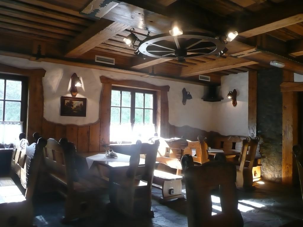 Karczma Parchatka エクステリア 写真